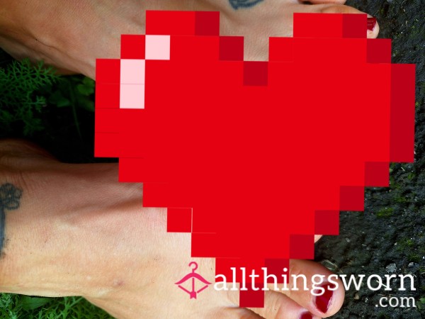 Toes In Fresh Green Gras💋