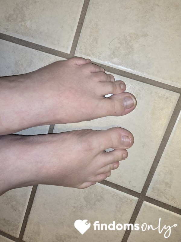 Toes Or Tits..... I Can Smash My Toes Or Tits In Any Food Item Of Your Choice