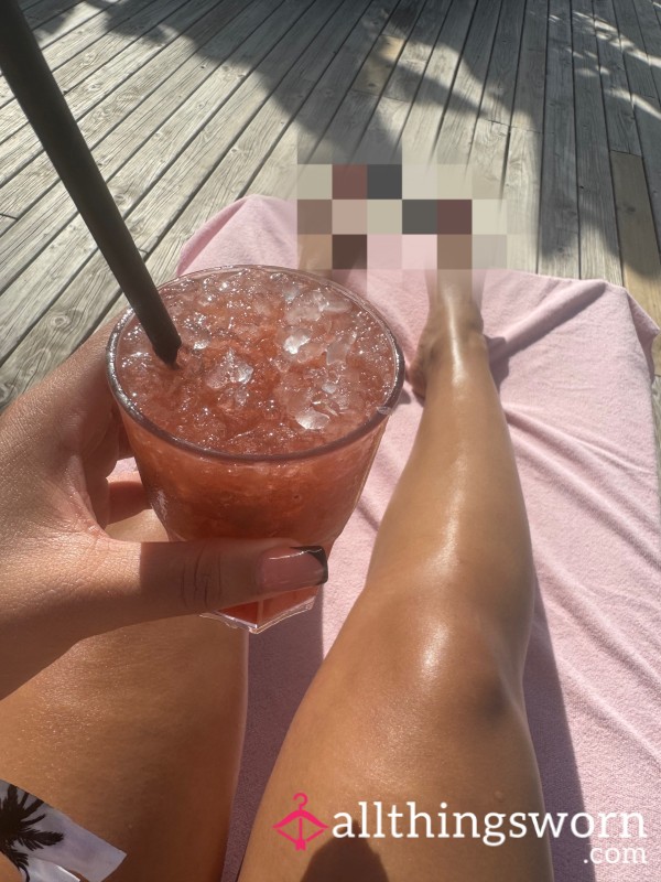 Toes Out & C*cktails Up 💕🍸