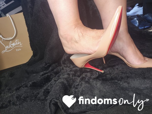 Toevamp's Louboutin Foot Tease