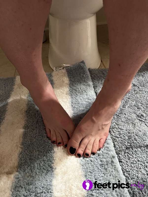 Toilet Feet