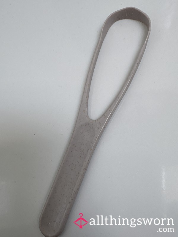 Tongue Scraper With Fresh Residue 👅