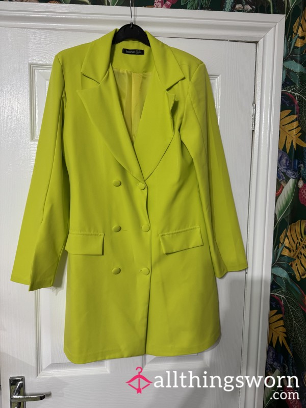 Too Hot For This Blazer Dress Now. It Had Its Moment—on Me. You’ll Never Look As Good In It, But You Can Own What I Wore… If Your Wallet Can Keep Up. 💚