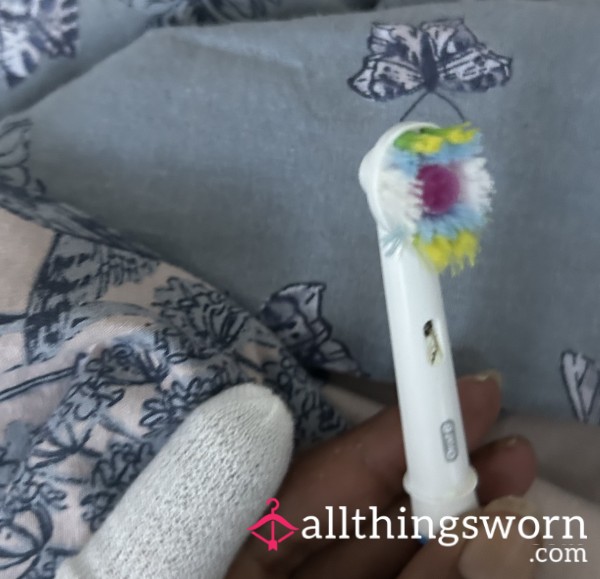 Toothbrush Head     Used For 3 Months. Sorry About My P**rly Finger In The Pic She’s Newly Ambulated And Does Think She’s Pretty Enough For Photos Now 🥲