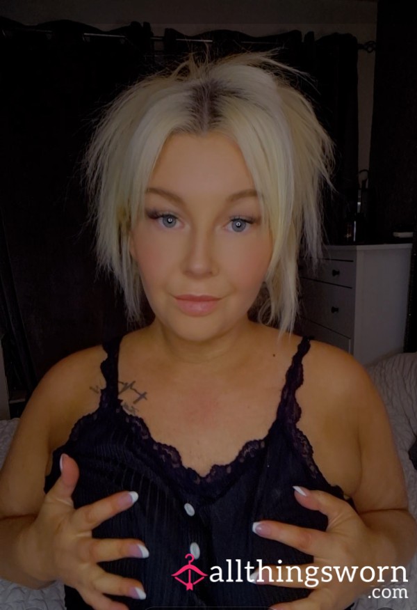 🥵😈Topless Strip Tease😈🥵