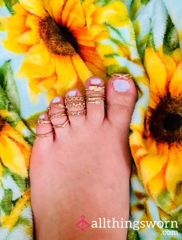 Tops Of Feet Photo Shoot With Numerous Types Of Gold Toe-rings! 🦶