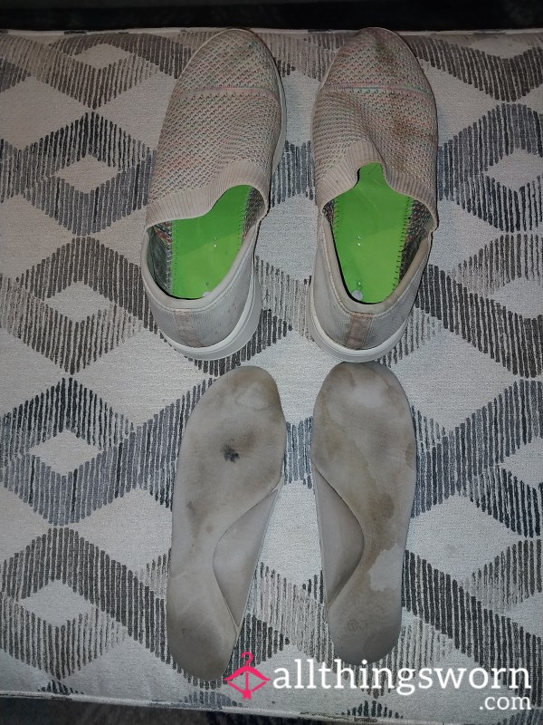 SZ Women's 10. Totally Trashed Shoes Bezee Brand.