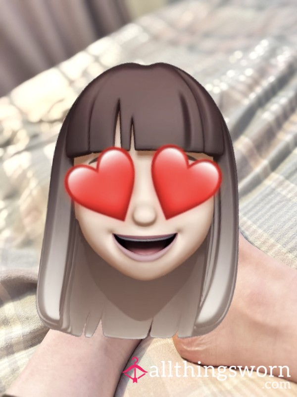 Tracies Dog Between My Toes 😏