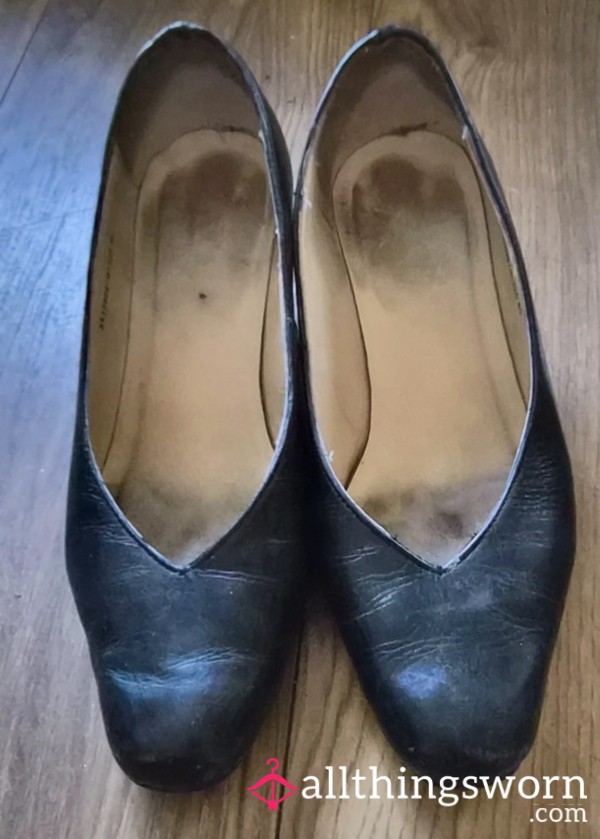 Trashed Black Work Shoes Size 4
