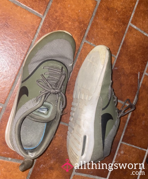 👟 Trashed Nike Sneakers 👟