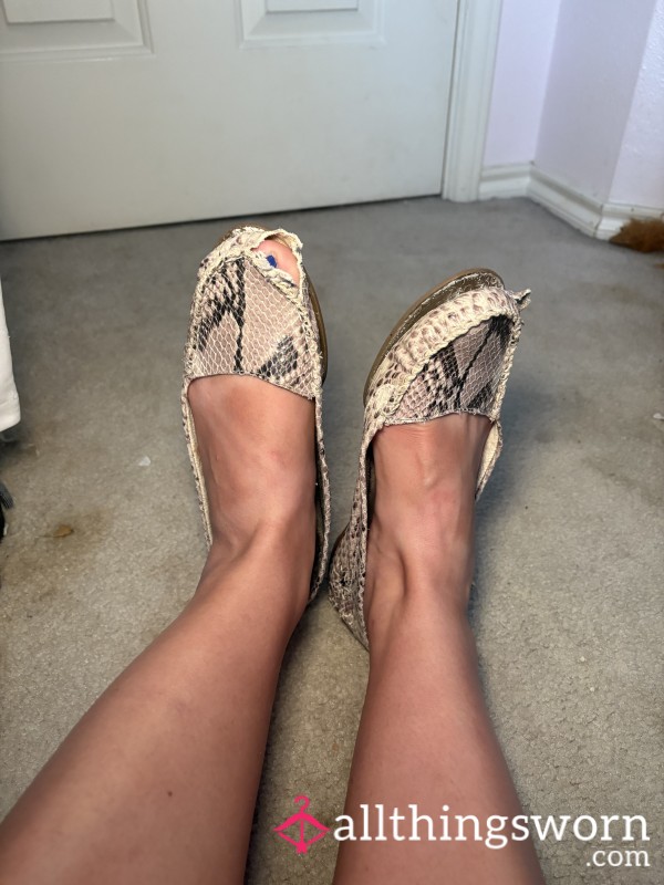 Trashed Well Worn Women’s Flats (toes Stick Out!!!)🙈💦😉👣