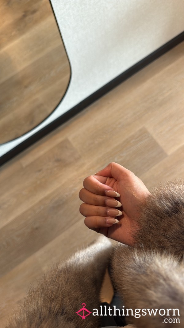 Treat Goddess To A Fresh Set Of Acrylics 💅🏽