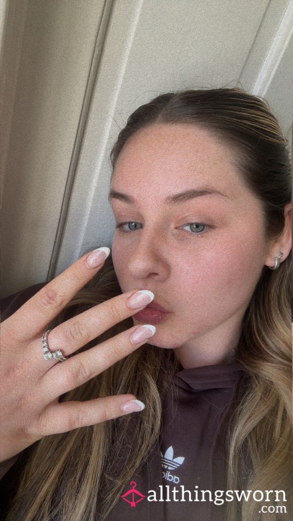 TREAT ME TO A MANICURE 💅