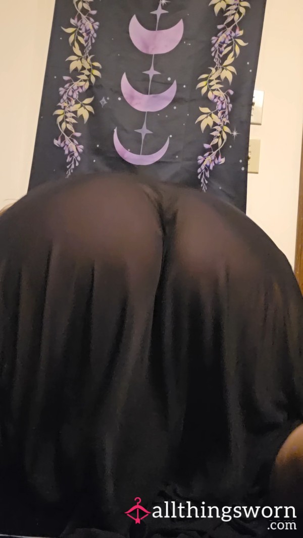 Twerking And Shaking Big Latina Booty