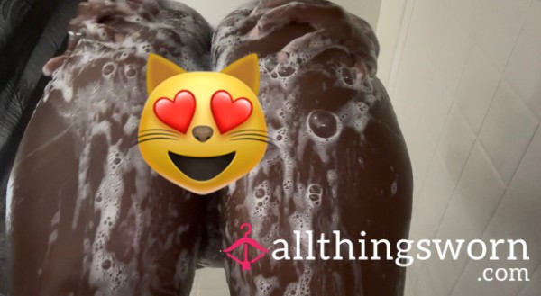 Twerking And Booty Spreading In Shower🚿🍑💦 ( Soapy🫧 )