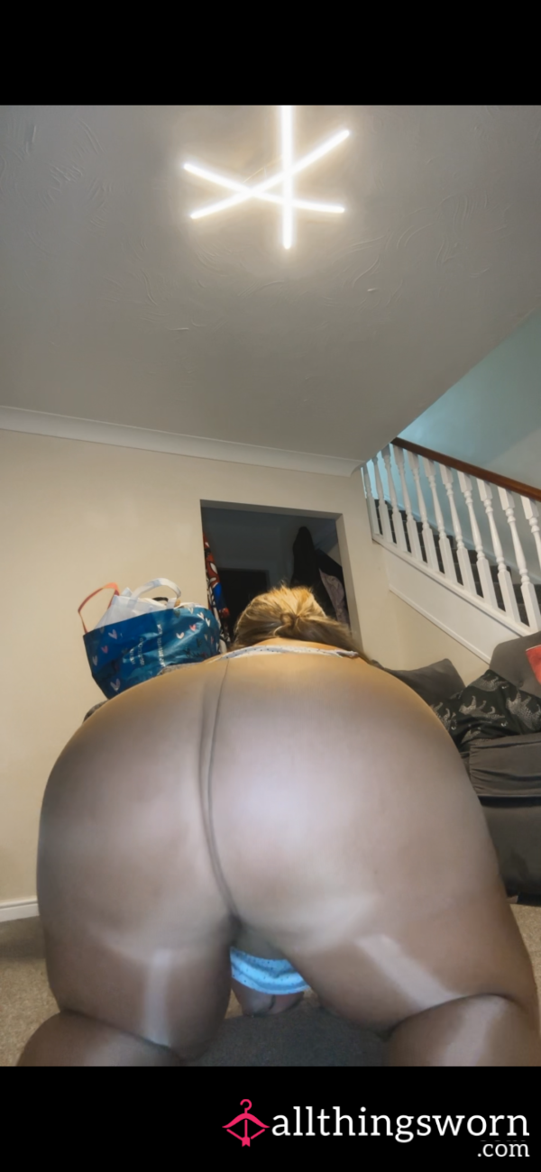 Twerking & Spanking & Sheer Tights