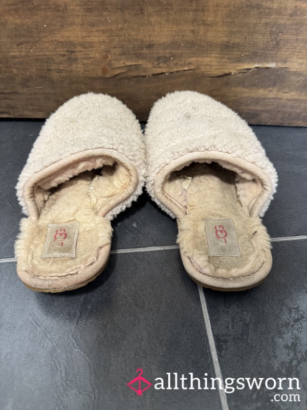 🩷 UGG Pink Slippers 🩷