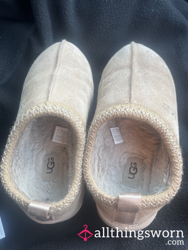 Ugg Shoes/slippers