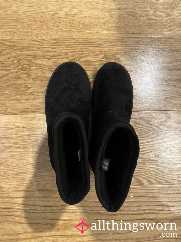 UGG Boots/ Slippers