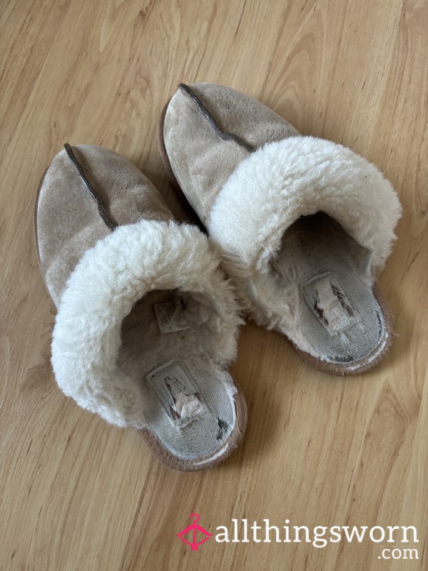 Ugg Slippers. Size Uk 5. Very Well Worn. Worn Most Days For 3 Years
