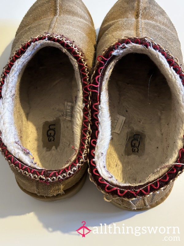 Ugg Style Slippers, Super Worn, 2yr Old, Stinking, Sweaty & Super Smelly
