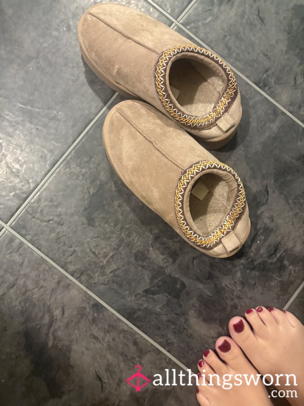 Ugg Style Well Worn House Shoes Slippers Trodden
