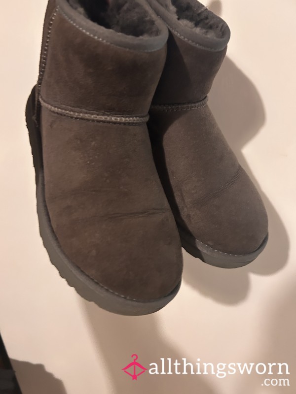 UGGS