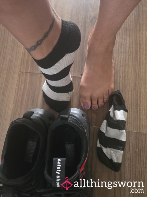 [UK ONLY FREE P&P] Black & White Striped Ankle Socks - 8h Shift