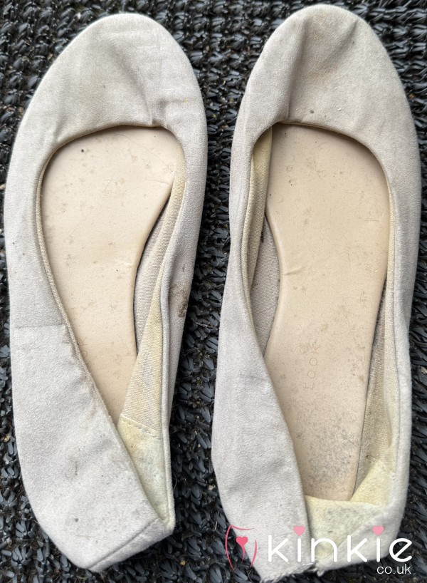 UK Size 5 Trashed Tan Ballet Pumps Flats 🤍