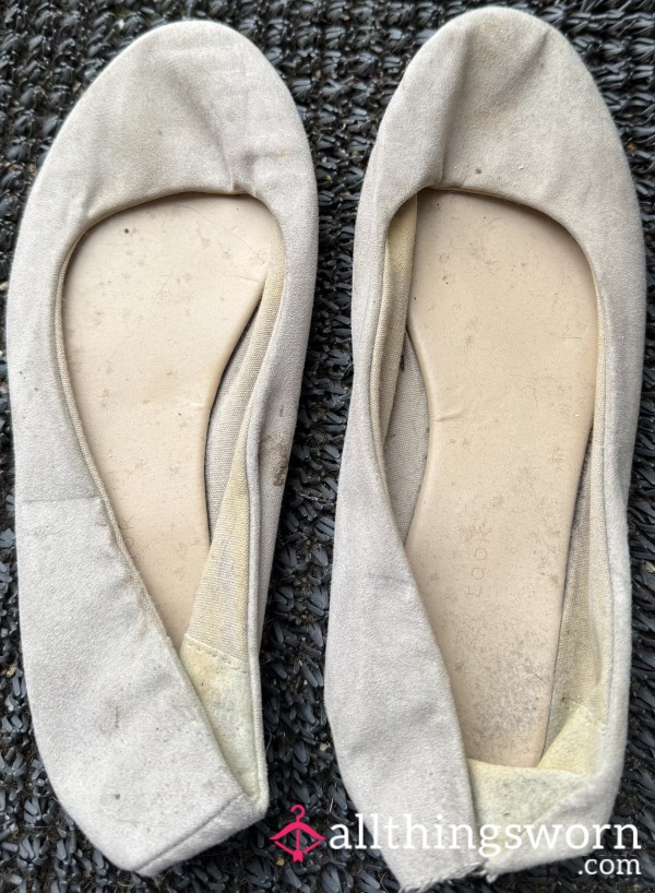 UK Size 5 Trashed Tan Ballet Pumps Flats 🤍