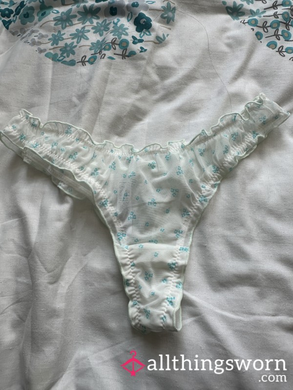 UK Well Worn White Panties From Ebony Goddess Eve 🤍
