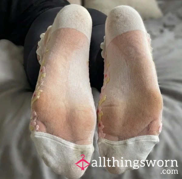 Ultra Sheer Ruffle Trim Flor*l Ankle Socks Worn Barefoot Pink Yellow Flowers  Practically See-through. Completely Worn In.