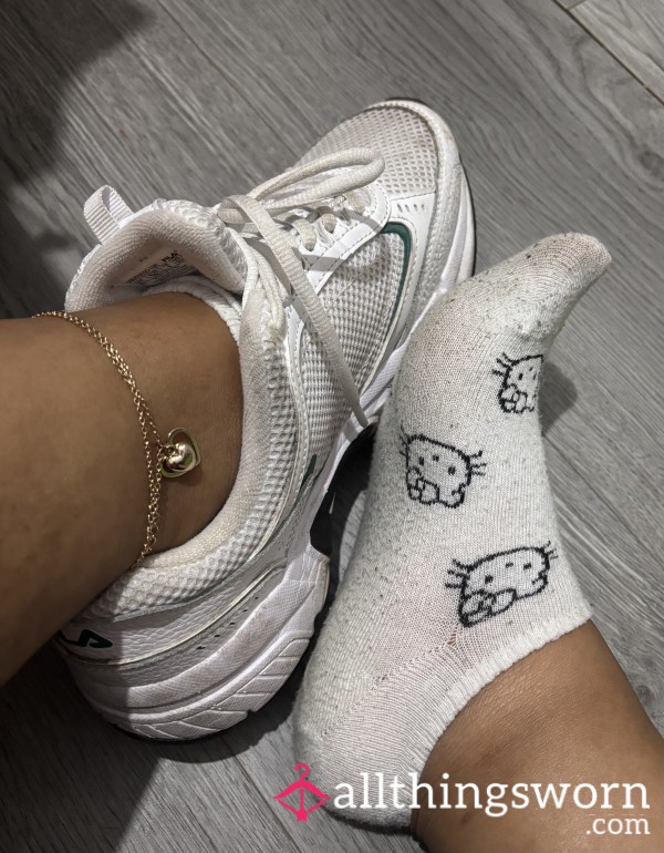 ULTRA-WORN FILA SET + DIRTY HK SOCKS 🎀👟 (Heavy Scent)