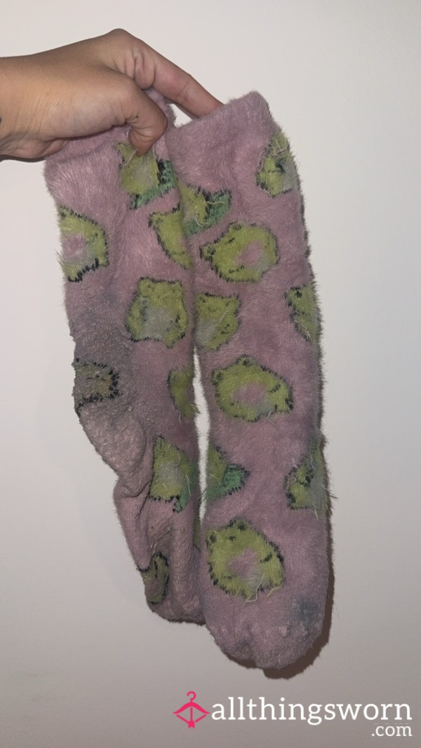 Ultra-Worn Fuzzy Pattern Socks — Soft, Aged & Well-Loved 🧦💜