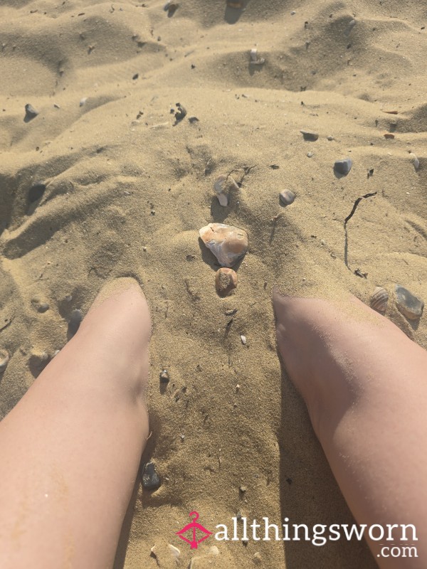 Unbury My Sandy Feet 😘👣