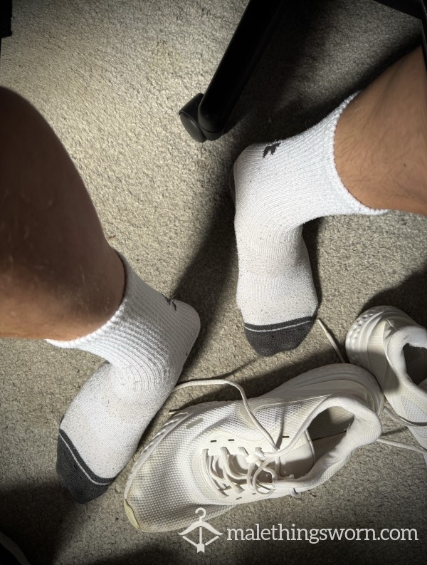 UNDER ARMOUR UA NOT SO WHITE SOCKS 🧦 🧦 SWEAT MAN SCENT SKUNKED 💧💧💧👅 🧦🧦🥾 📦 🤪✅