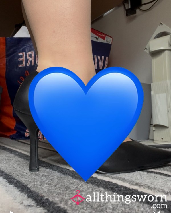 Under The Office Desk Foot Ignore With High Heels And Nylons