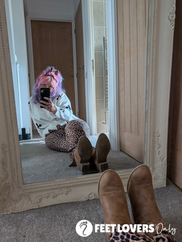 Undress My Feet With Me In The Mirror