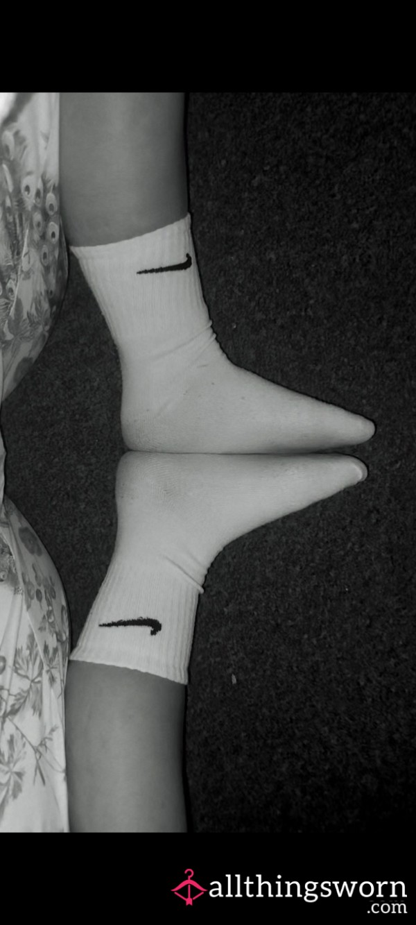 Unveil My Dirty Feet From Their Snug Disguise,hands Free