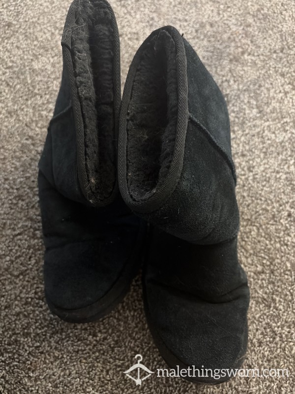 US 9-10 Worn Sweaty Stained Black Boots