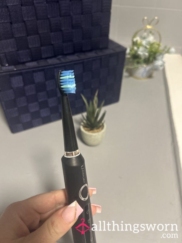 Used 3 Month Old Toothbrush Head