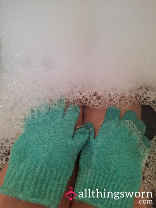 Used Aqua Exfoliating Gloves