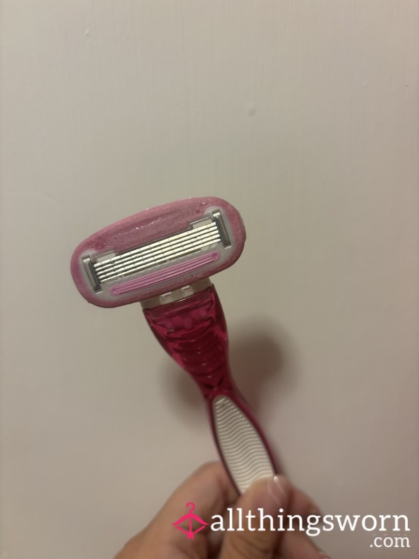 Used Bath Time Razor 🪒 🧼