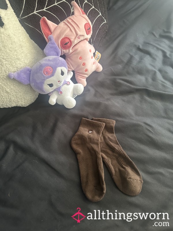 USED BROWN SOCKS