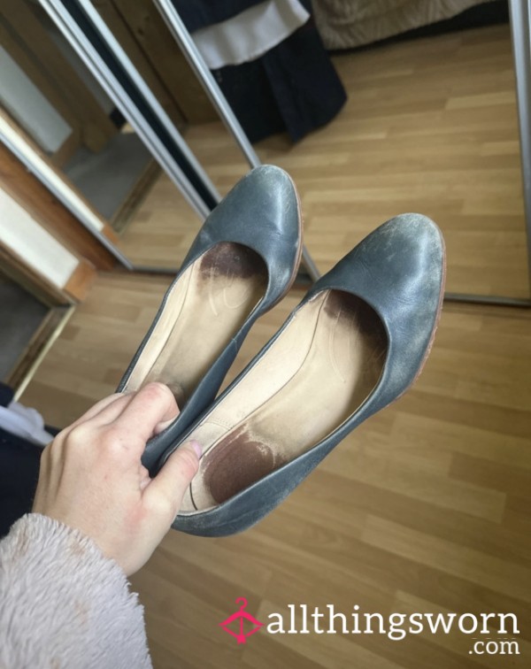USED CABIN CREW HEELS
