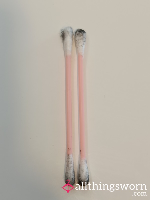Used Cotton Buds – Eye Makeup