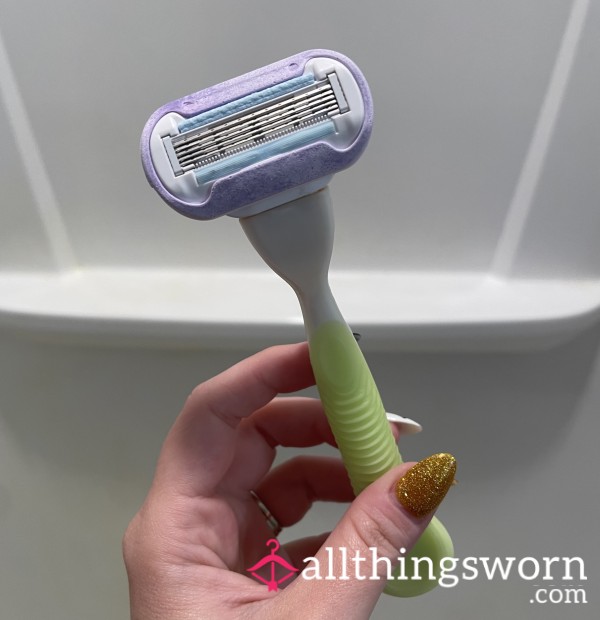 Used Everything Razor