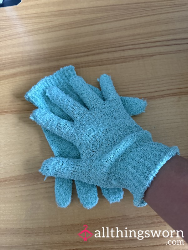 Used Exfoliating Mittens
