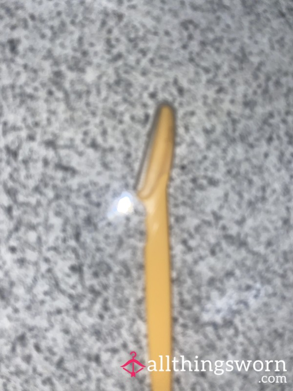 Used Eyebrow/dermaplane Razor