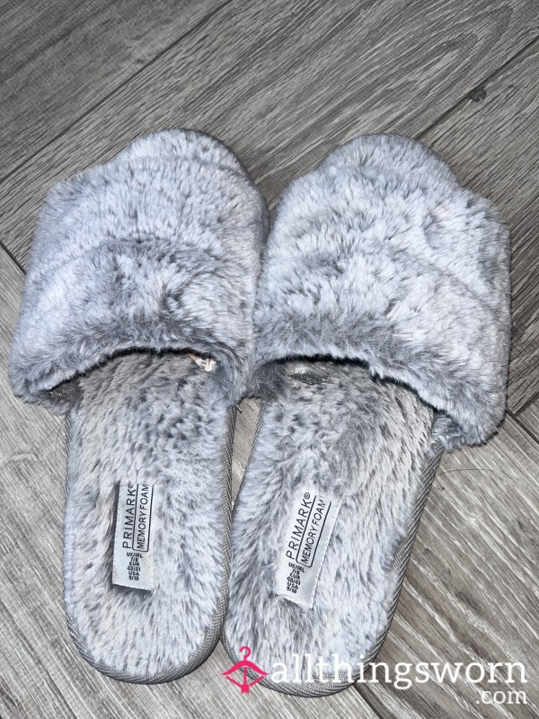 Used Fluffy Grey Open Toe Slippers